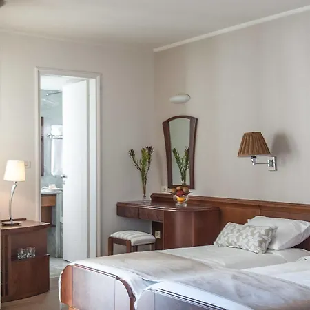 Hotel Avra Boutique 4*